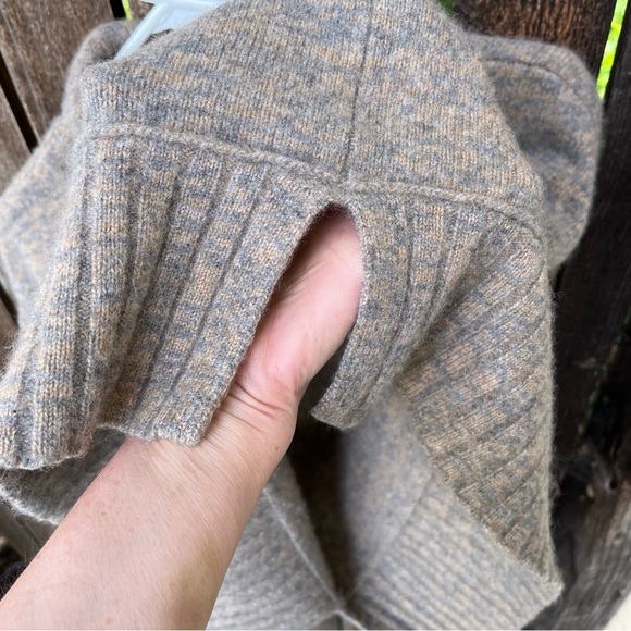 Charter Club Luxery 100% Cashmere Turtleneck Crop Sweater In Gray & Tan Sz M/L - Picture 4 of 13